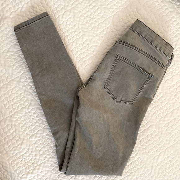 H&M Women’s Jeans | 10 | Gray Light Wash - Picture 12 of 13